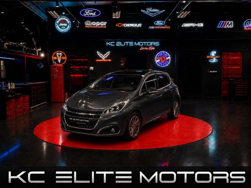 Φωτογραφία από Peugeot 208 2016 1.2 PureTech 110 Allure Panorama!
